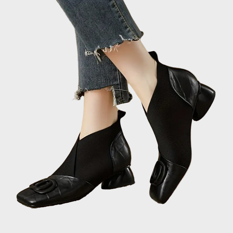 ΛΑΡΑ ΠΑΠΑΔΟΠΟΥΛΟΣ